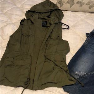 Green pocket vest